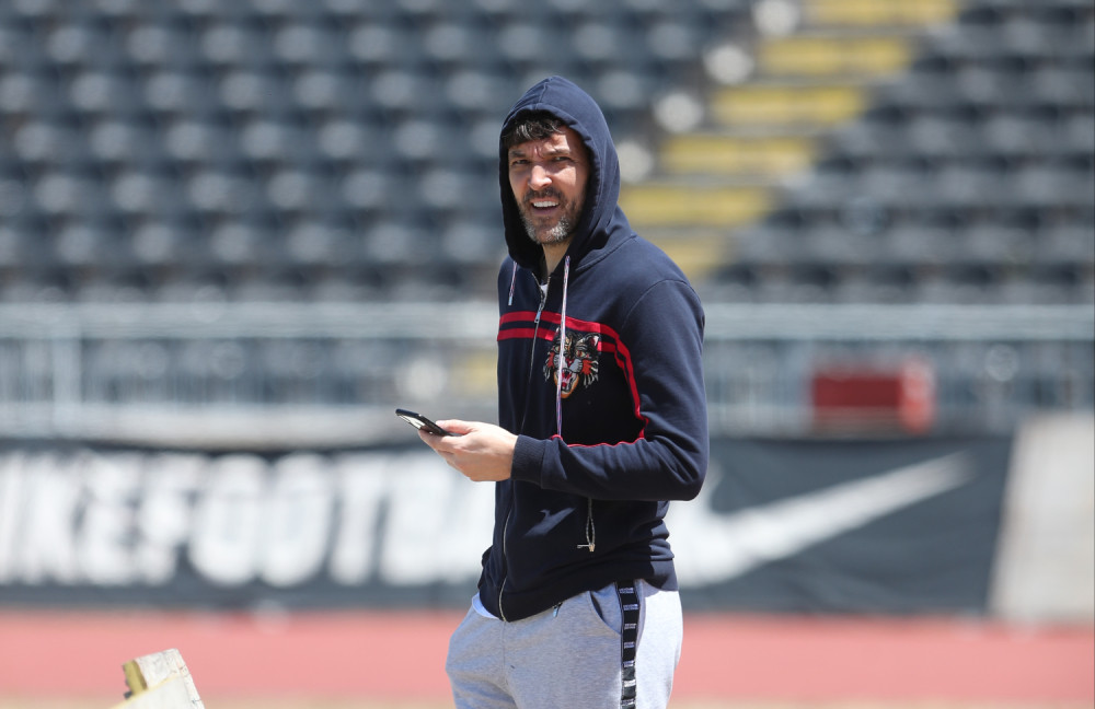 Stojković dobio jedinstveni poklon: Stiglo Mesijevo pivo! (FOTO)