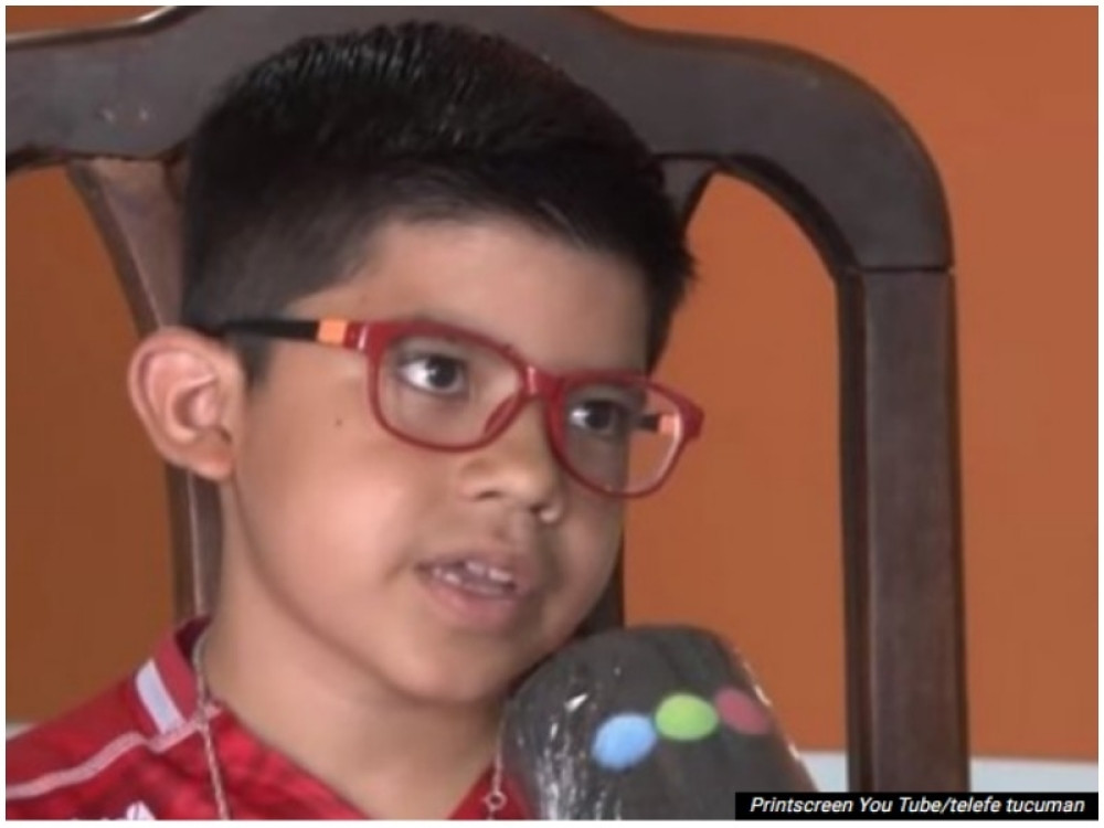 Zalutali metak pogodio dečaka, a ono što mu je spasilo život je za rubriku "verovali ili ne" !