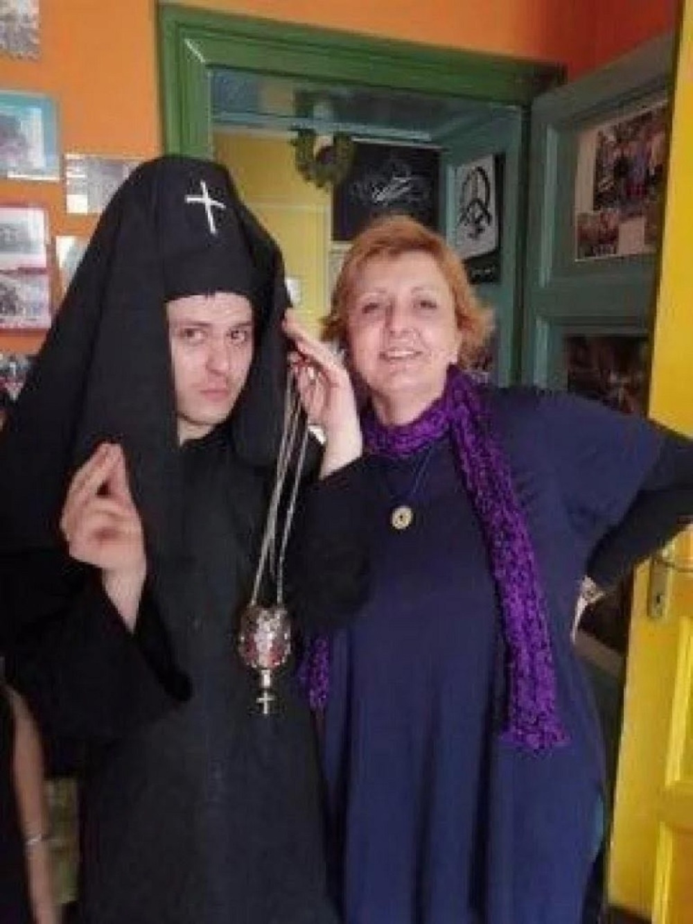 Biljana Stojković, na svakom koraku ismeva Srpsku pravoslavnu crkvu, pa kaže da je deo tima Vladike Grigorija i da on deli njene ideje! (VIDEO)