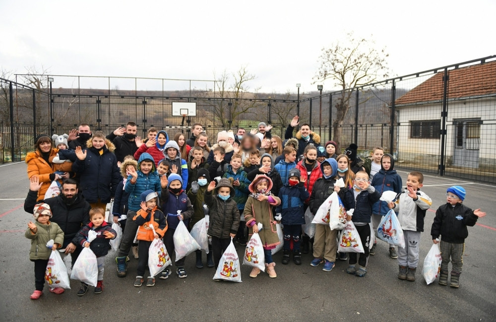 Uoči Srpske Nove godine Meridian posetio decu na Kosovu i Metohiji (FOTO)