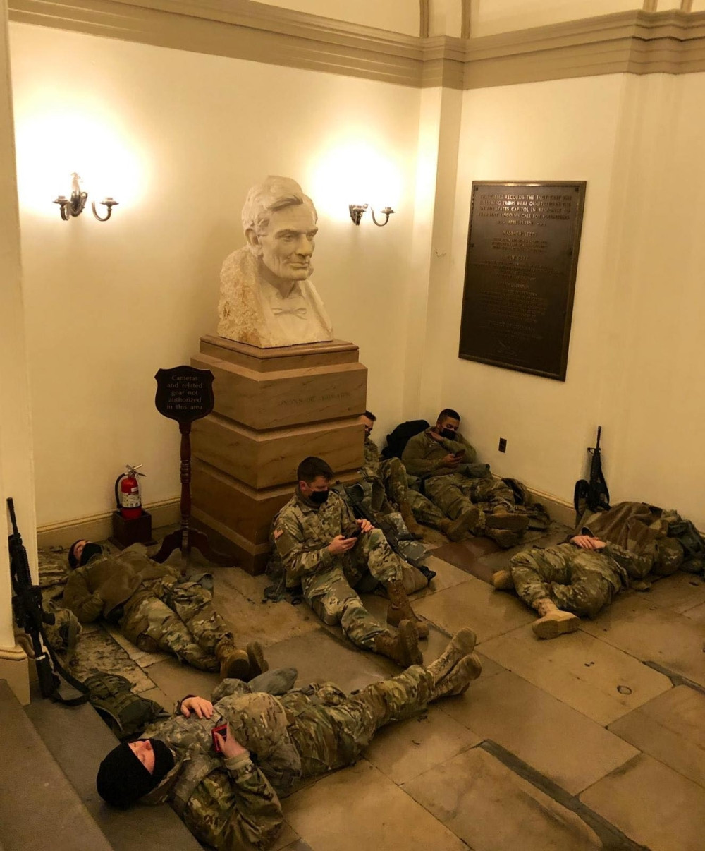 Kukali su i urlali što policija brani Skupštinu Srbije, a kada je Nacionalna garda ušla u Kapitol zaćutali su kao pokisli miševi!