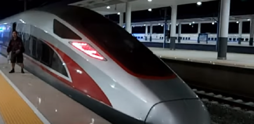 Kina predstavila superbrzi voz koji može da ide 620 km/h!