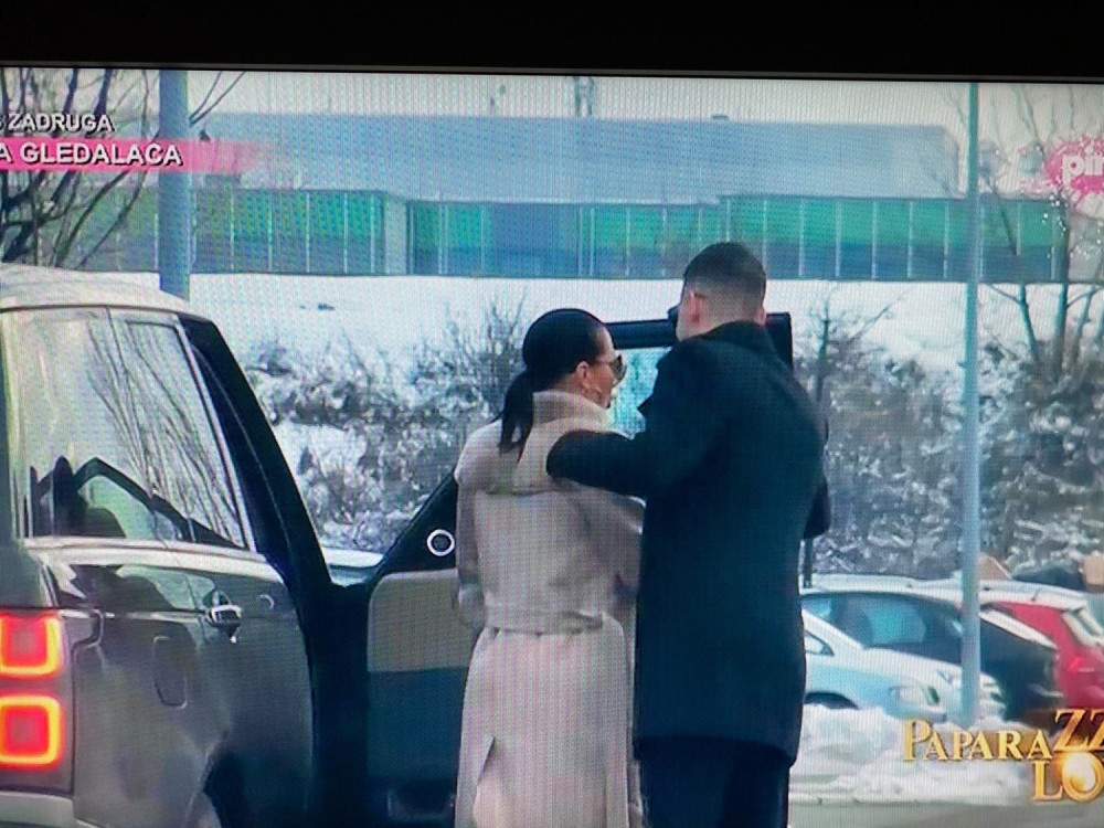 Ceca u nikad viđenom izdanju sa osam godina mlađim dečkom, pao je i poljubac! (FOTO/VIDEO)