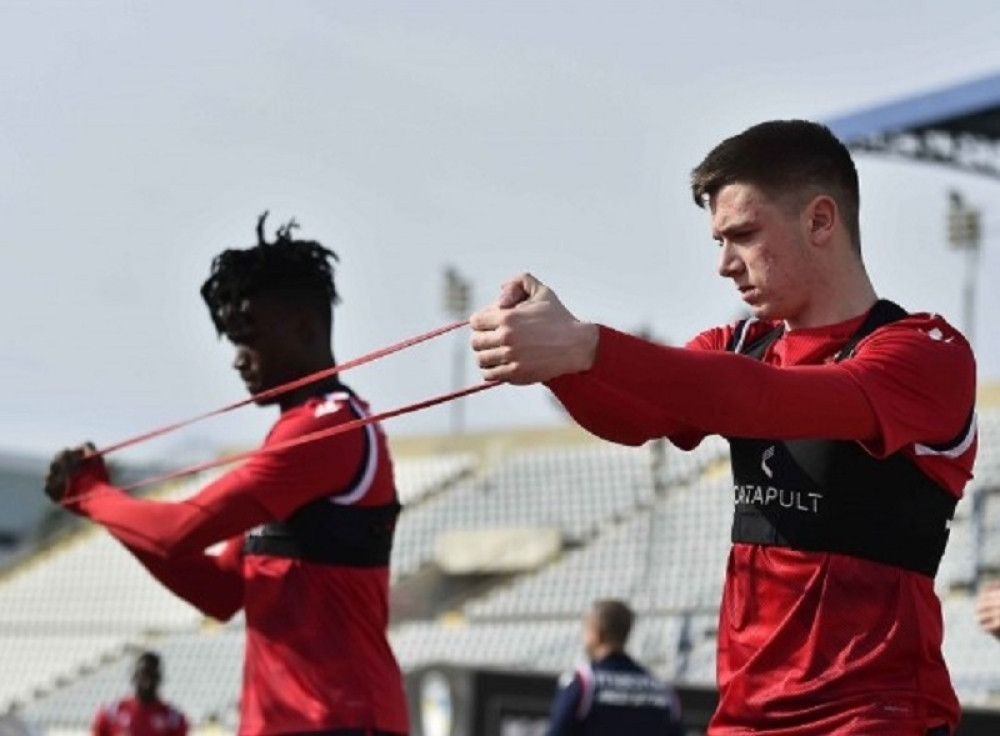 Zvezda dobija vezistu, spreman je da iskoristi šansu!