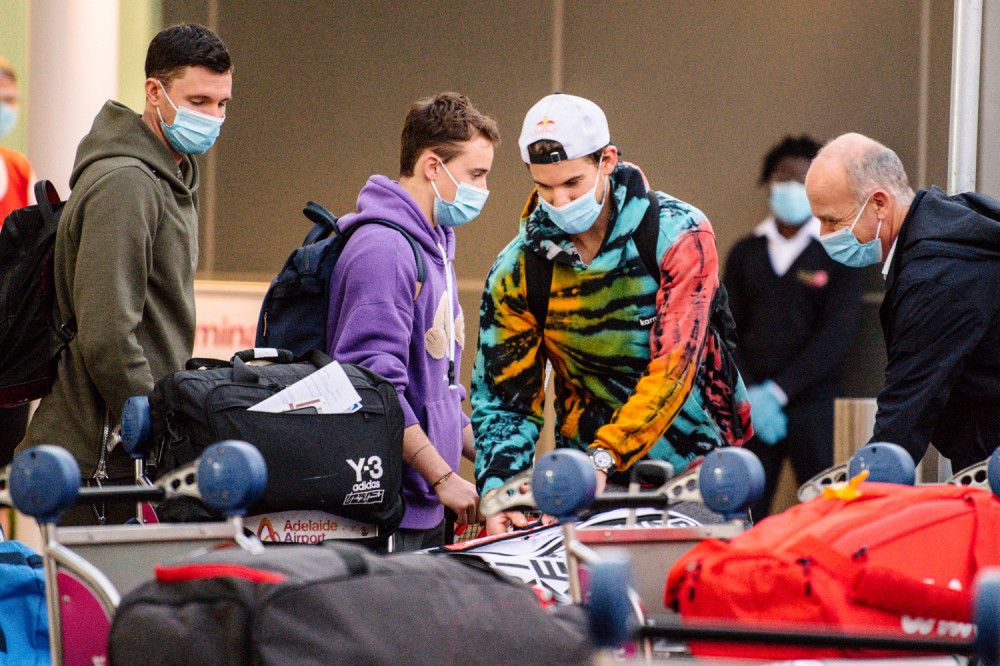 Šok za Novakovog velikog rivala! Saznao da mu trener ima koronu pred put u Australiju!