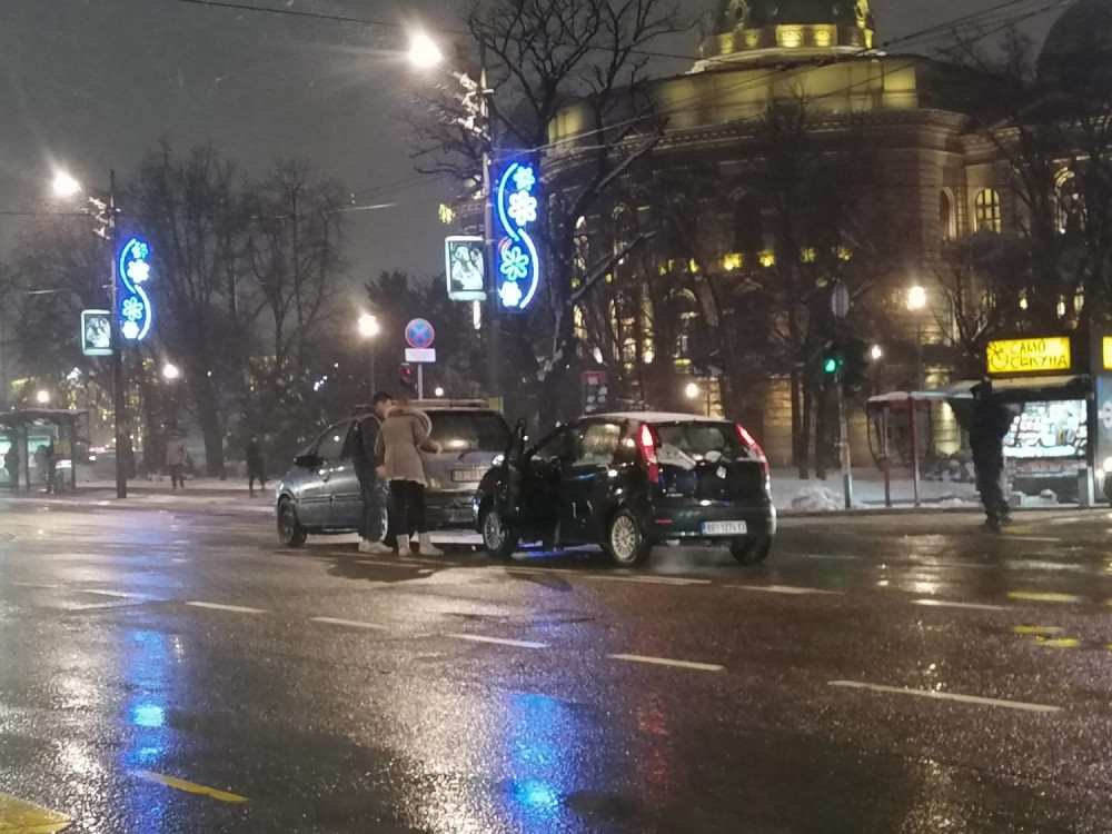 Sudar u Takovskoj ulici, otežan saobraćaj u centru Beograda! (FOTO)