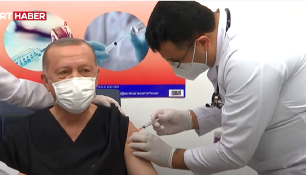 Erdogan pred kamerama primio KINESKU vakcinu! (VIDEO)