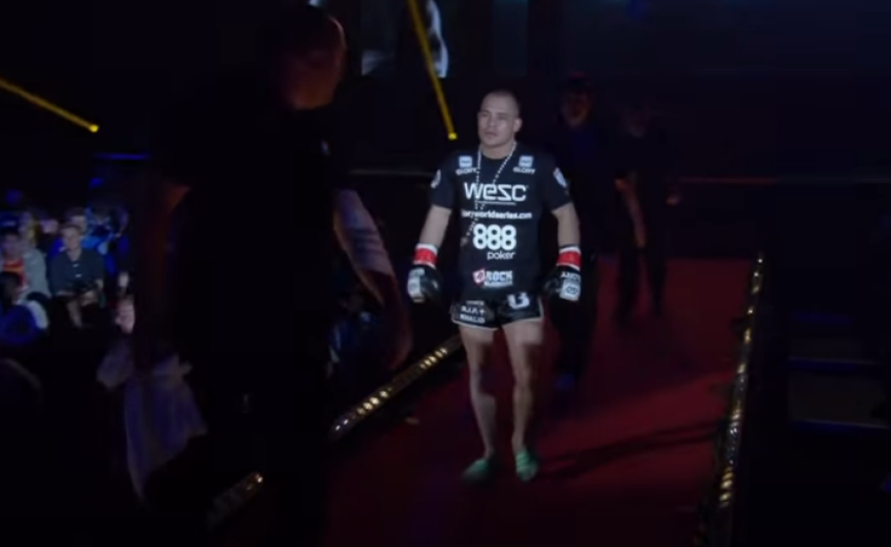 Čuveni kik-bokser teško povređen u stravičnoj saobraćajnoj nesreći, njegova mlađa sestra poginula!