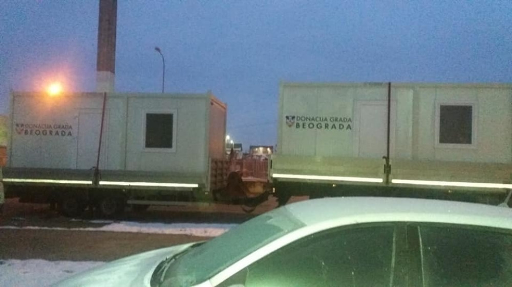 Sinoć je transportovano 12 montažnih kućica