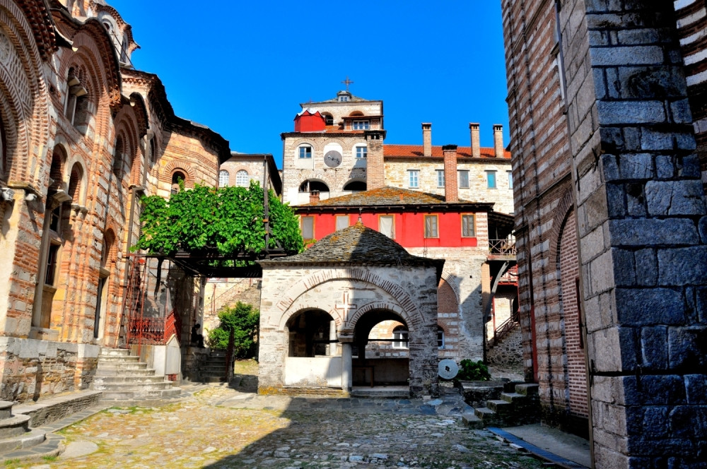 Uz njenu pomoć rađaju se deca, a monasi veruju doći će kraj vremena ako se desi jedna stvar!