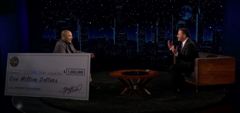 Poslednjim tačnim odogovorom postao je milioner, a ono što je uradio sa parama ostavilo svet u čudu! (FOTO)