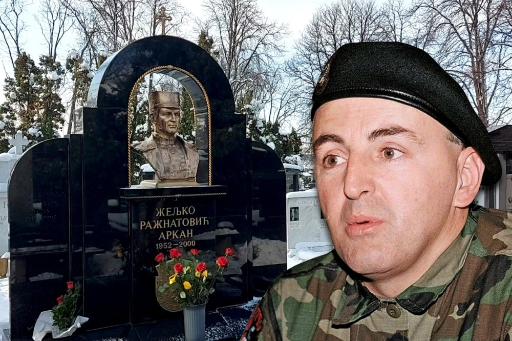 Jedan detalj na spomeniku ne prestaje da intrigira javnost ni 21 godinu kasnije... (FOTO/VIDEO)