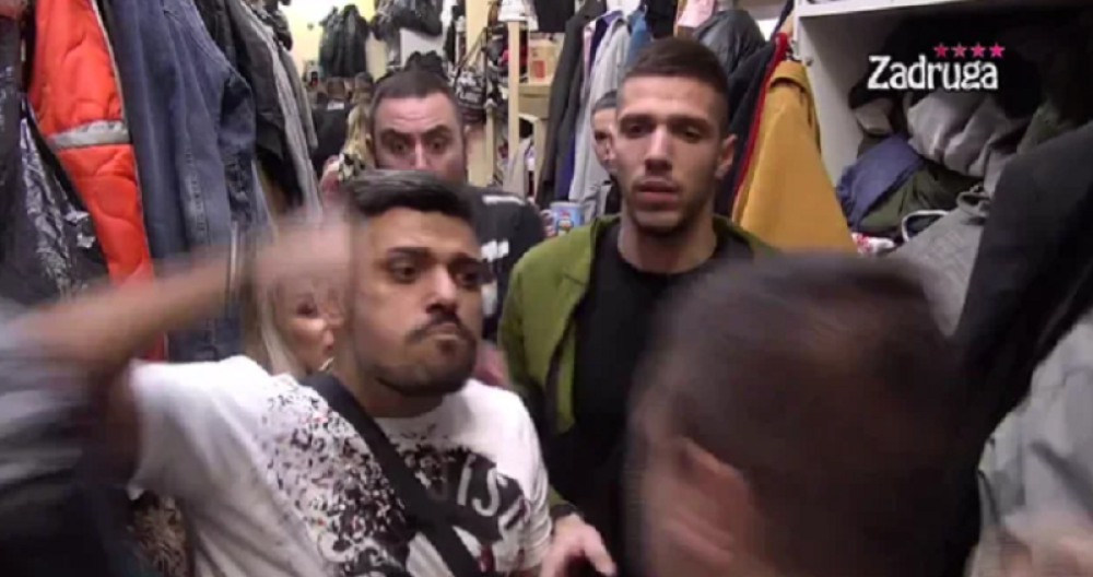 Kur*etine dve, počeću zube čekićem da vam lomim! Bora u potpunom ludilu, ovakvog ga do sad niko nije video!