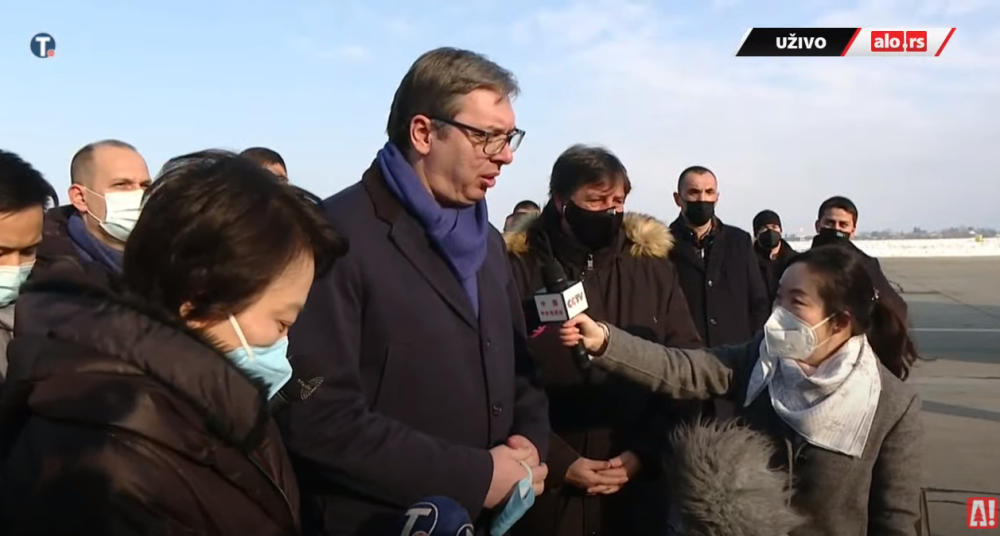 Vučić na aerodromu dočekao pošiljku od milion doza vakcina! Srbija prva u Evropi na listi Pekinga!