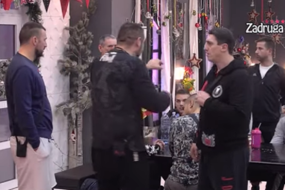 Nakon što je Tara pokrenula lavinu došlo je do sukoba dva najveća rivala, obezbeđenje reagovalo (VIDEO)