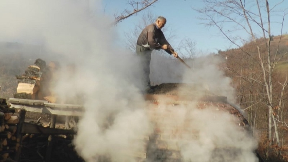 Redak zanat još uvek se prenosi sa kolena na koleno u zapadnom delu Srbije, zidane kućice puše se duž Dragačeva (FOTO)