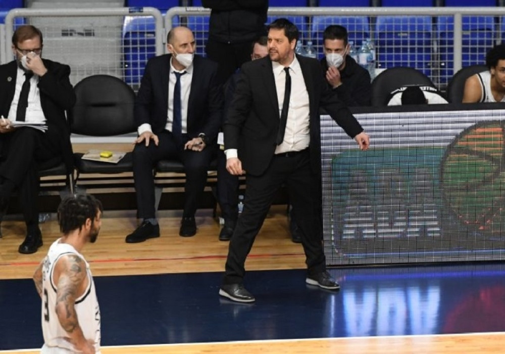 Filipovski eksplodirao, psovao i umalo slomio tablu! (VIDEO)