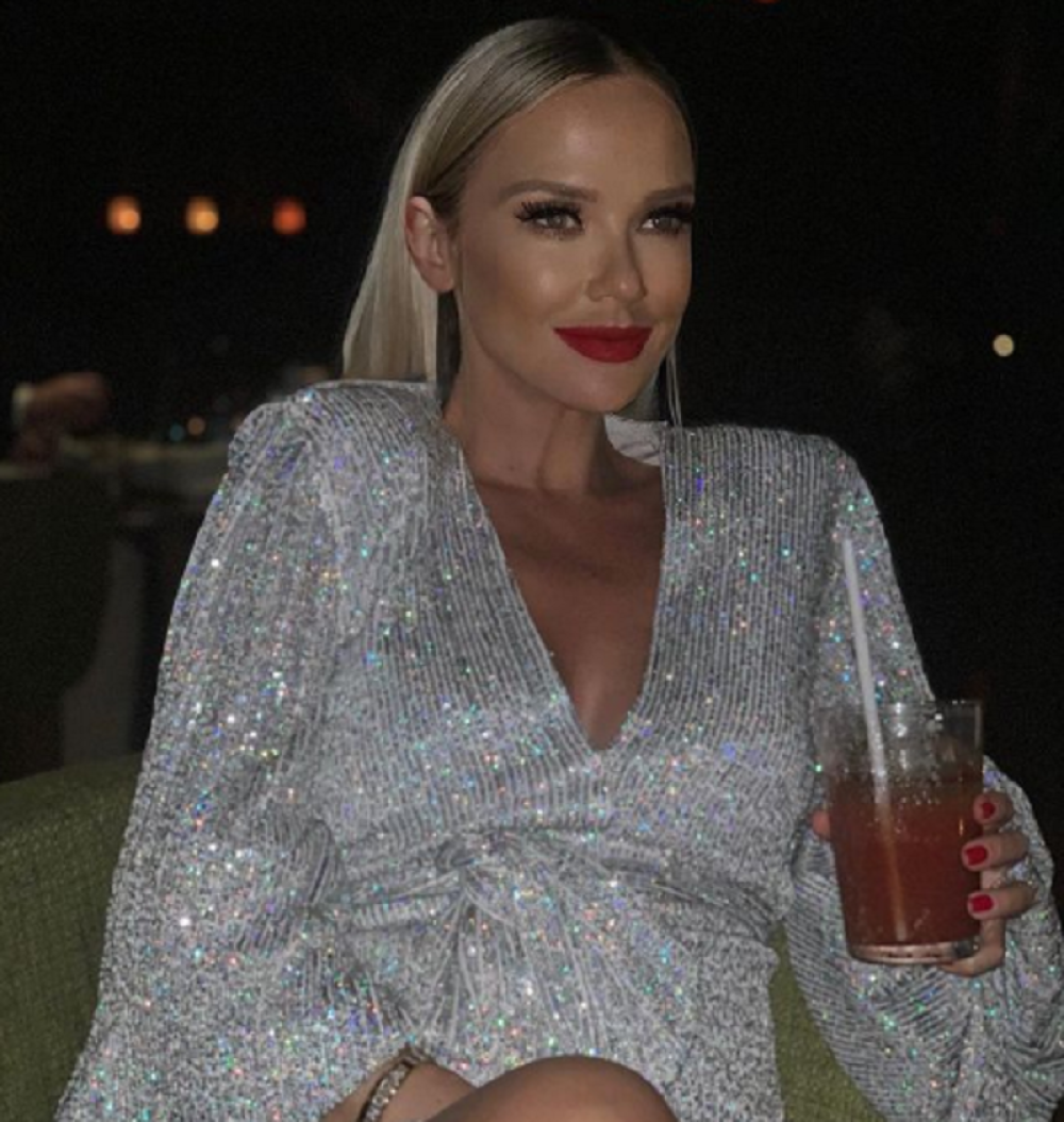 Maja Šuput u petoj deceniji čeka prvo dete, pevačica je objavom u kupaćem kostimu zbunila sve, ženo gde ti je stomak? (FOTO/VIDEO)