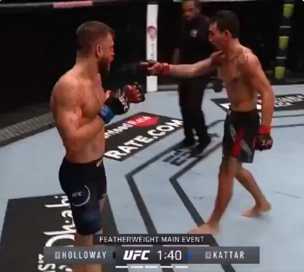 Udarao protivnika i pričao sa komentatorima u isto vreme! (VIDEO)