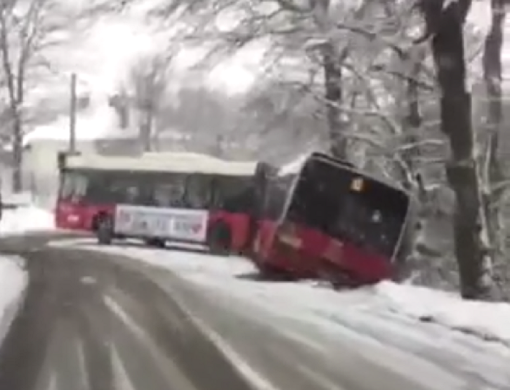 Saobraćajna nezgoda na liniji 85 (VIDEO)