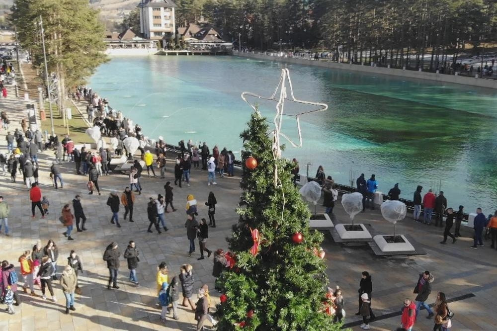 Slika pored smaragdnog jezera, ali i komad pršute: Ovo su suveniri koji turisti nose sa popularnog Zlatibora