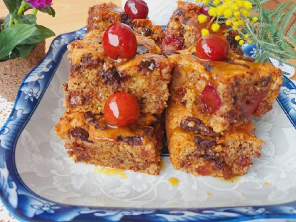 Gala sočni čokoladni kolač sa voćem, ukus prvog poljupca! (VIDEO)