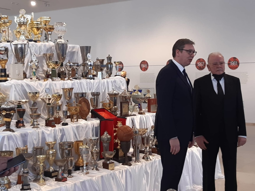 Predsednik Vučić na dodeli plakete za životno delo Dudi Ivkoviću (FOTO/VIDEO)