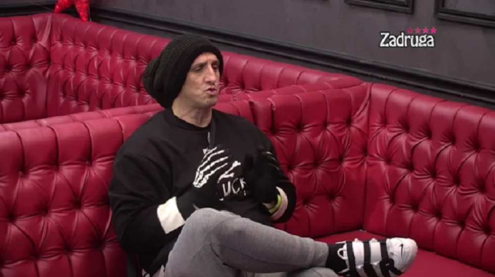 Nakon što je opleo po parovima, Kristijan rekao koja zauzeta zadrugarka se loži na njega i na koji način pokušava da ga zavede (VIDEO)