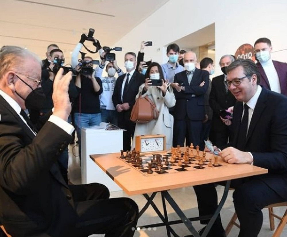 Predsednik Vučić odigrao partiju šaha sa legendarnim Dudom! (FOTO)