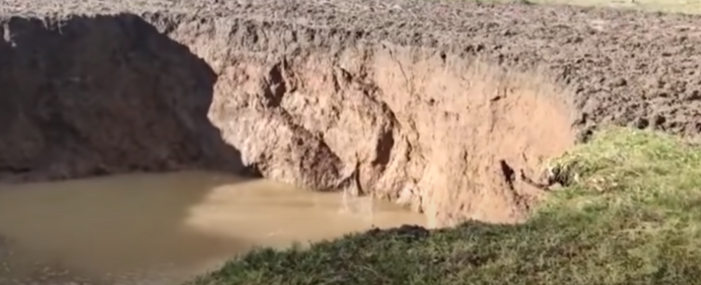 Rupe koje je otvorio zemljotres šire se sve više! (VIDEO)