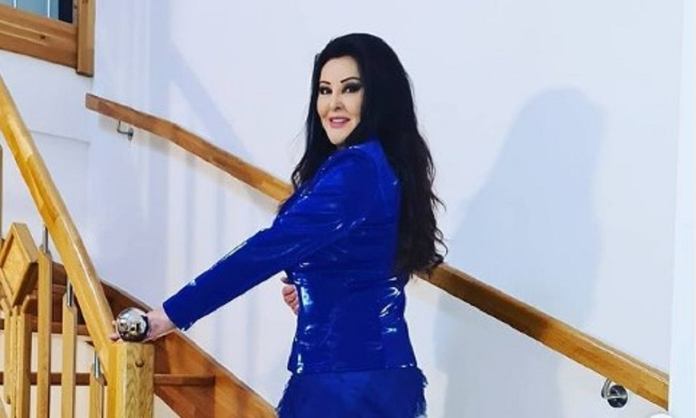 Dragana Mirković slavi rođendan u krugu svoje porodice, a na vrhu torte su njeni inicijali! (FOTO/VIDEO)