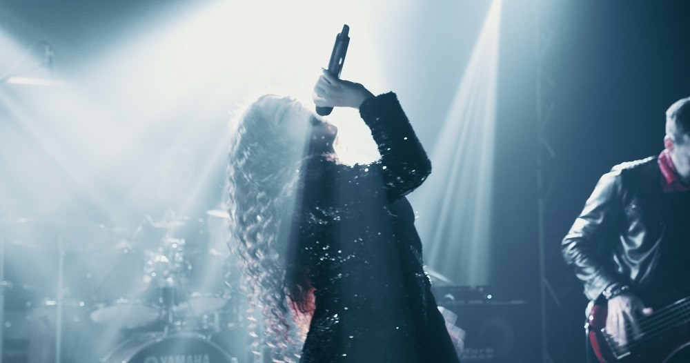 Ovakvu je do sada niste videli, Ilma Karahmet ludo zaigrala na bini! (FOTO/VIDEO)