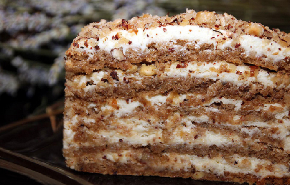 Ruska torta sa orahom - očaraće vas zavodljivom slašću!