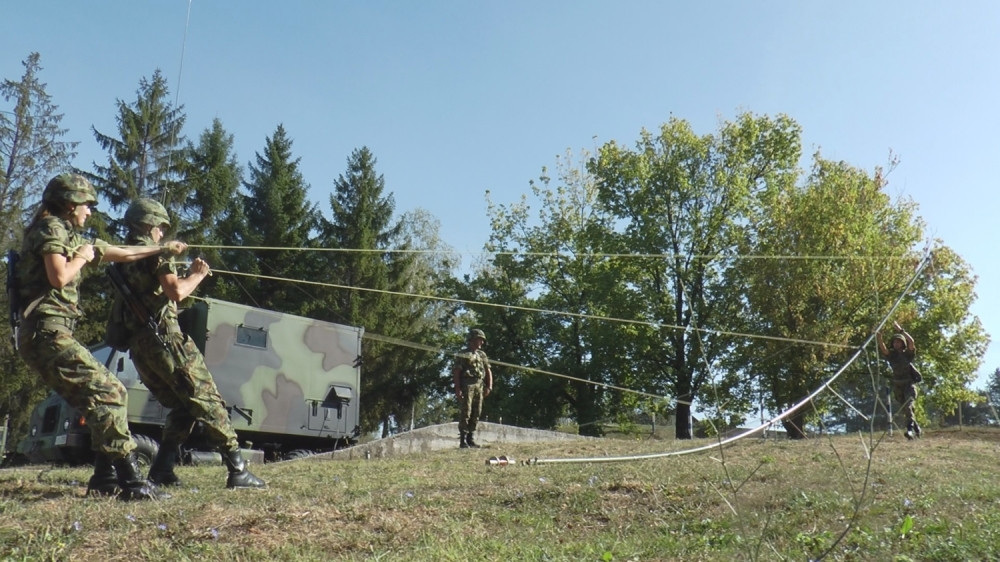 Ima samo 21 godinu i već je profesionalni vojnik: Marija je haljine zamenila uniformom (FOTO)