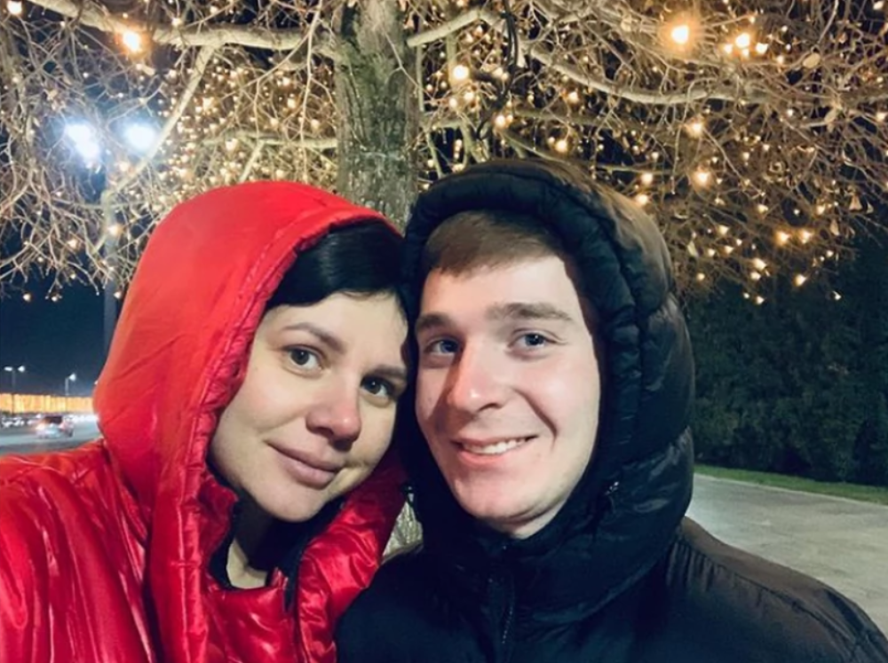 Marina se udala za pastorka, čekaju bebu, a onda je prošla kroz niz plastičnih operacija kako bi mu bila privlačna