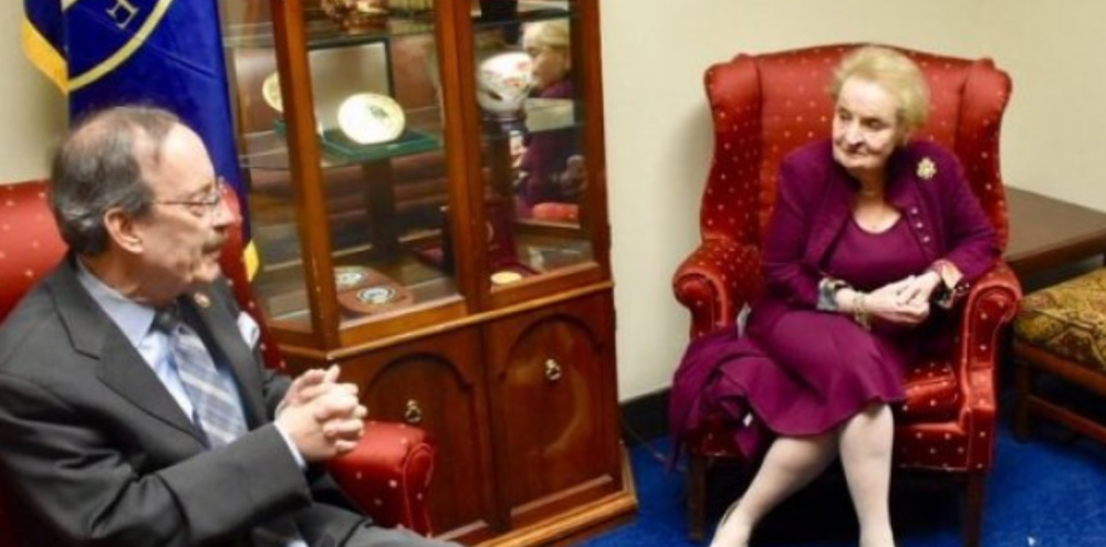 Kao iz kutije iskaču Medlin Olbrajt, Eliot Engel, Dejvid Filips, ali ni Srbija više nije mačji kašalj