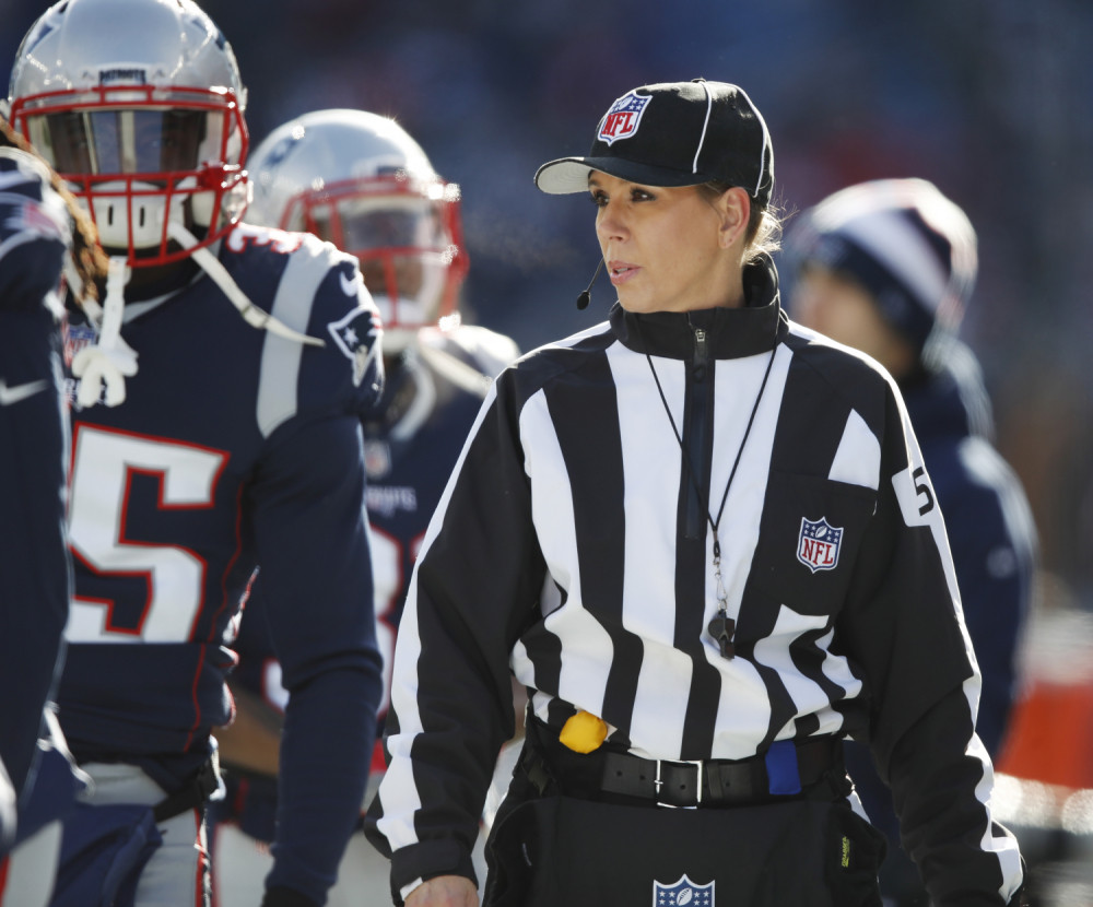 Žena sudi najgledaniji i najvredniji meč na svetu!