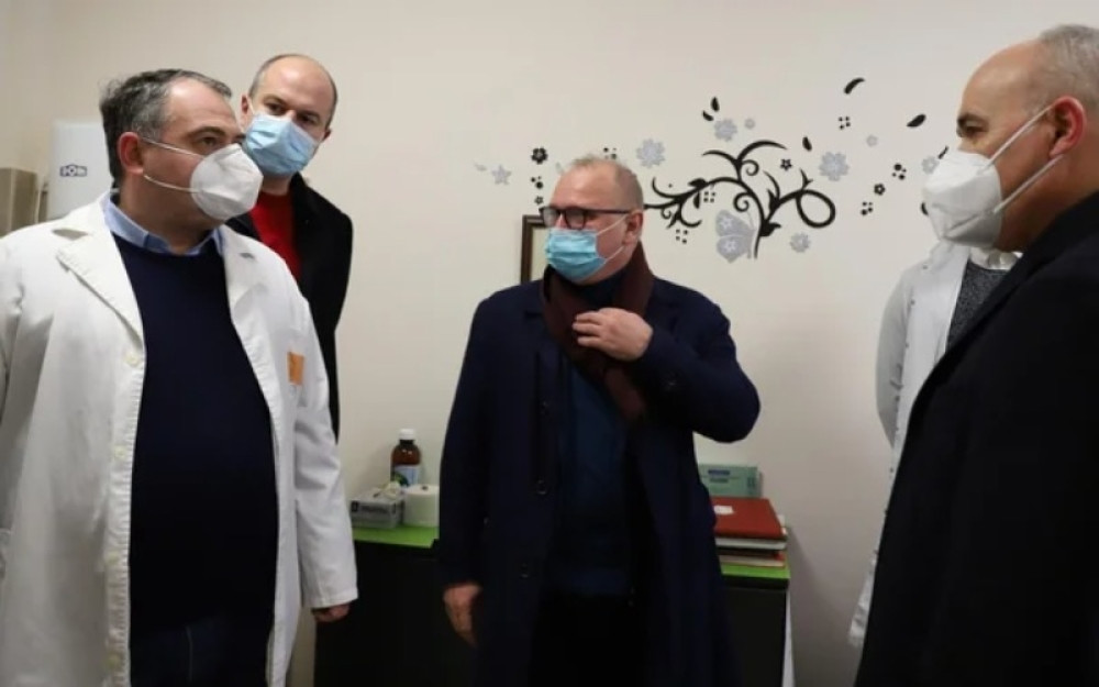 Vesić i Pantelić obišli prostor za imunizaciju: Zdravlje građana je prioritet!