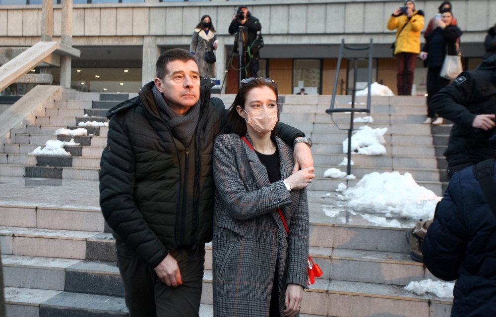 Milena u očevom zagrljaju nakon bolnog ispitivanja, Iva Ilinčić sutra iznosi detalje zlostavljanja (FOTO/VIDEO)