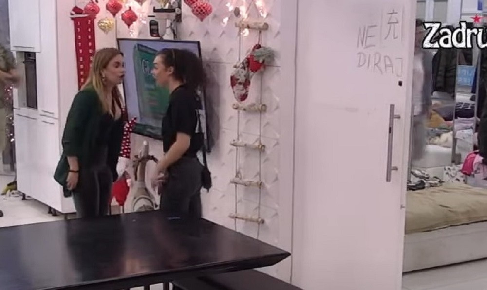 Paula i Ivana zaratile, orilo se sve zbog donjeg veša! (FOTO/VIDEO)