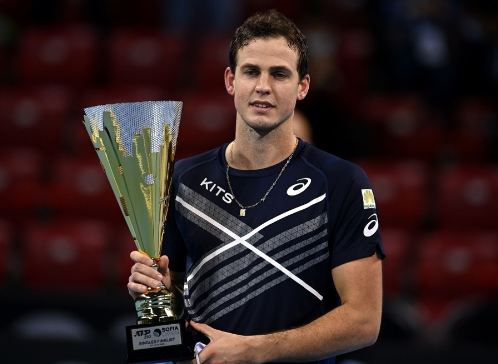 Svi napadaju Novaka, njemu je to zasmetalo, pa je rešio da svima otvori oči