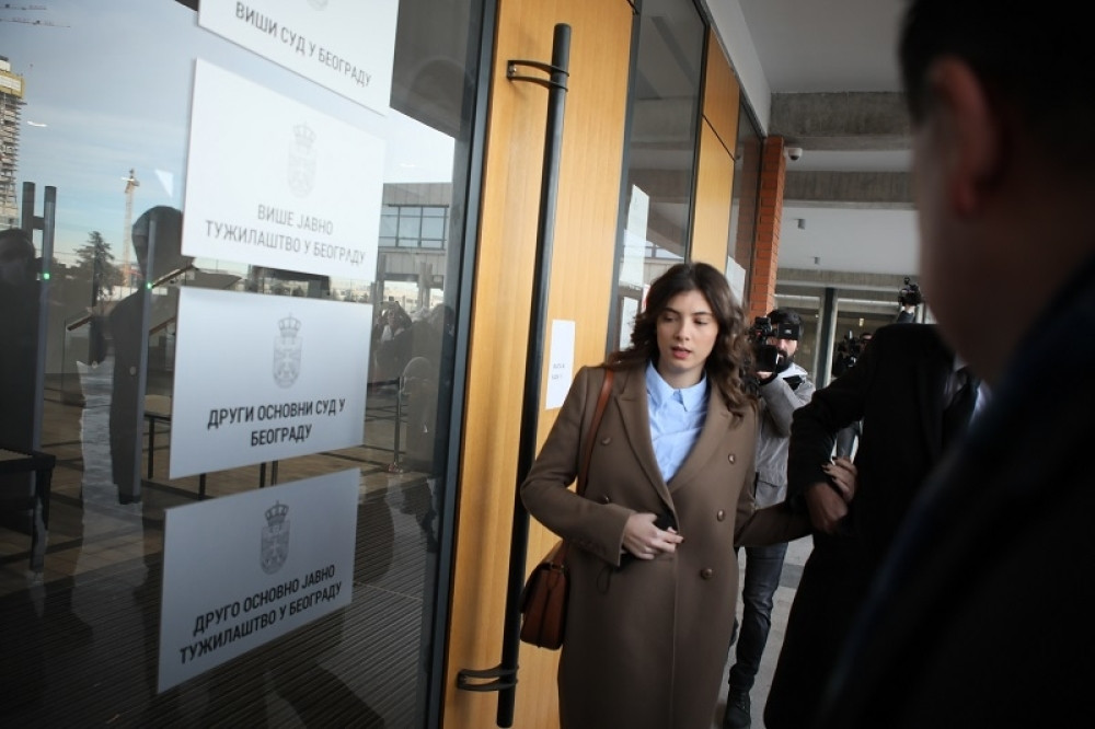 Mlada glumica dala izjavu u Višem javnom tužilaštvu povodom optužbi za seksualno uznemiravanja od strane Mike Aleksića (FOTO/VIDEO)