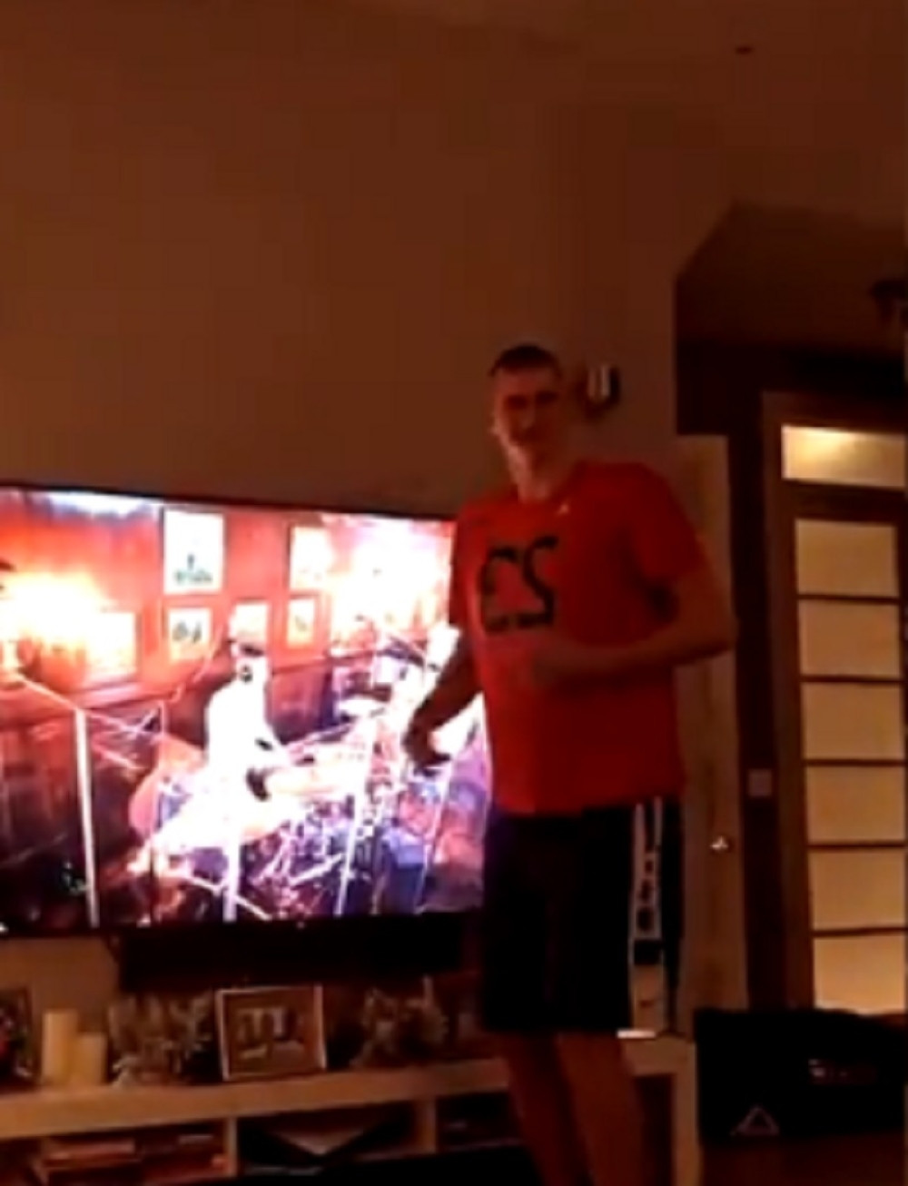 Supruga snimala Jokića: Ovako naša NBA zvezda luduje uz narodnjake! (VIDEO)