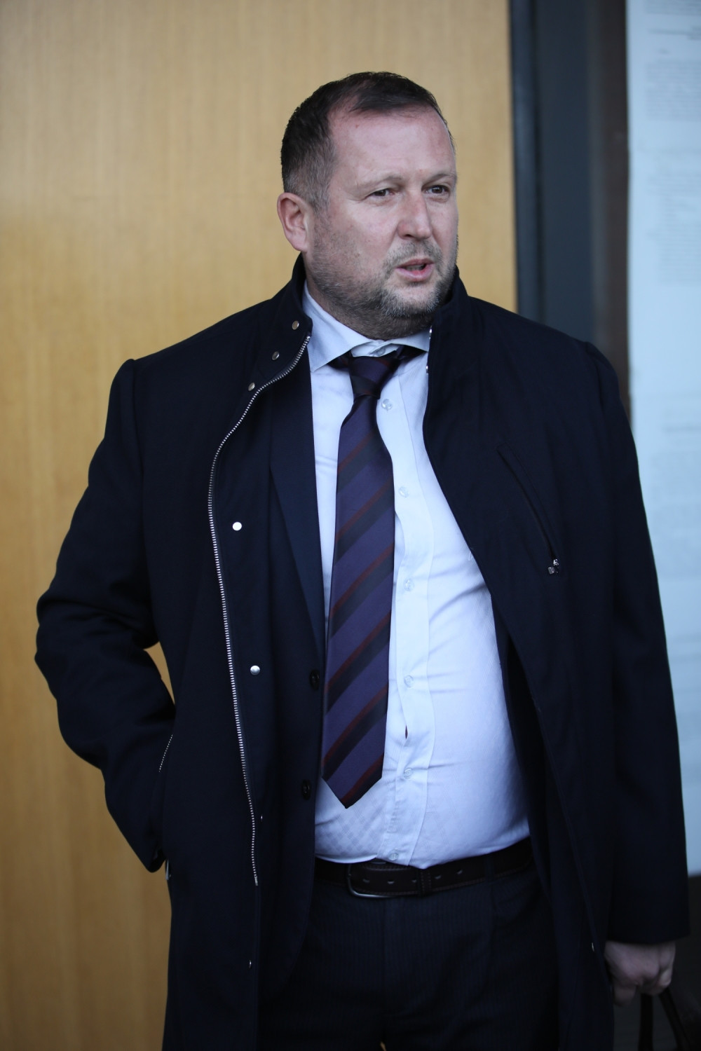 Aleksićev advokat stao ispred ulaza, pa vidno ljut progovorio za medije! Nastala je tišina! (VIDEO)