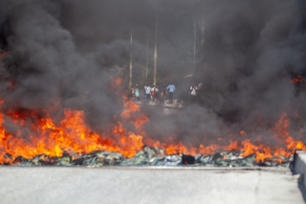 Napadnute kancelarije demokrata, Amerikanci hoće da sruše Džoa! (VIDEO)