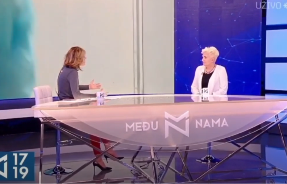 Novinarka NIN-a kritikuje što su prvo vakcinisani penzioneri u domovima, a upravo je tako i u EU!