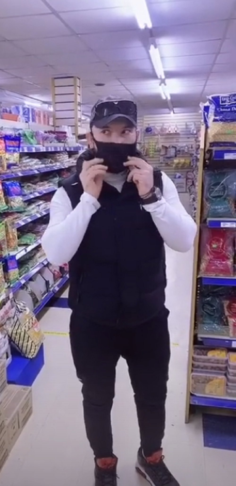 Prišao aparatu za očitavanje kartica i onda uradio ovo