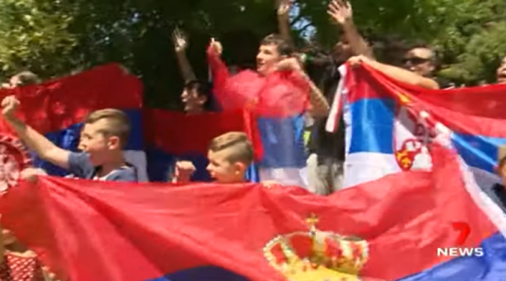 Srbi su glavna tema u Australiji! Evo kako su naterali Novaka da zaigra kolo! (VIDEO)
