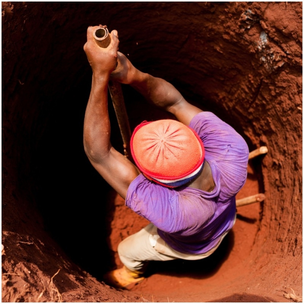 Toliko je bio lud za ljubavnicom da je zbog nje počeo da kopa tunel, stigao je do kuće, ali ga je tu sačekao muž!