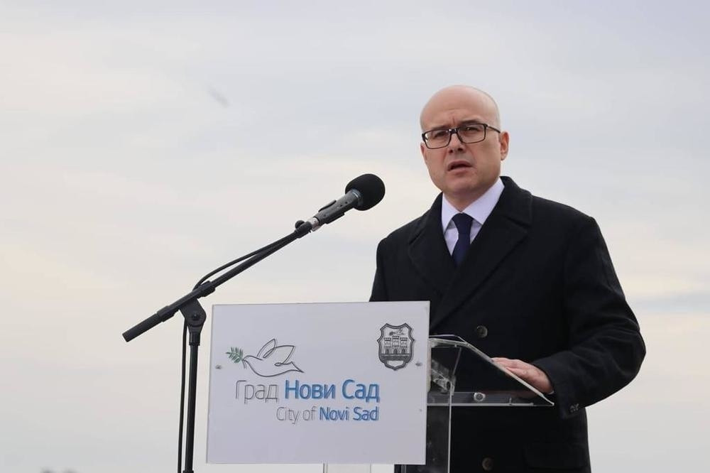 "Ovo je mesto najveće tuge u Novom Sadu, obojeno krvlju nevinih žrtava!"